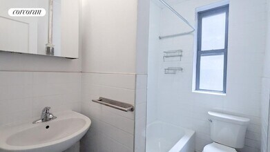 24-39-39 38th St in Queens, NY - Building Photo - Building Photo