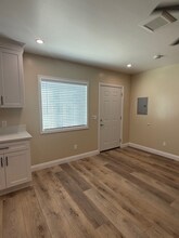 10107 Laurel Canyon Blvd, Unit 10107 in Los Angeles, CA - Building Photo - Building Photo