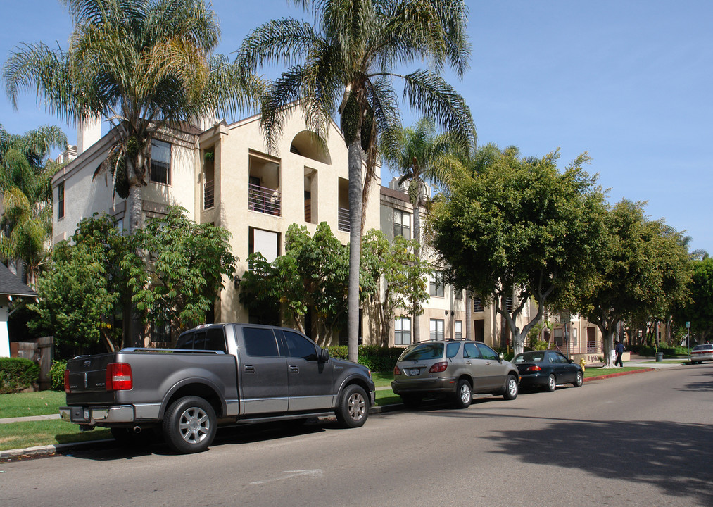 Uptown Villas Apartments (II) in San Diego, CA - Building Photo