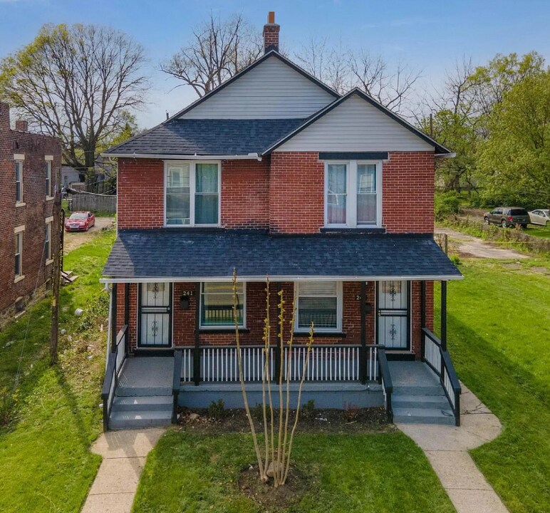 241 Taylor Ave in Columbus, OH - Foto de edificio