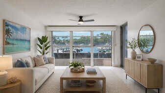 1700 NW N River Dr in Miami, FL - Building Photo