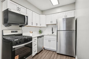 THE WELLINGTON in Hatboro, PA - Building Photo