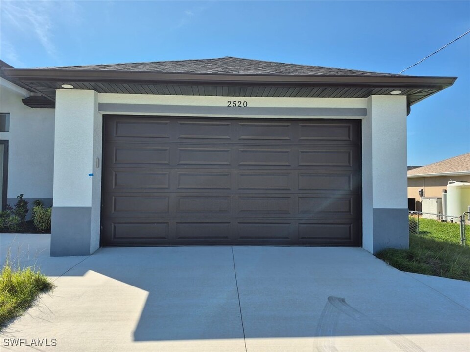 2520 Tropicana Parkway W in Cape Coral, FL - Building Photo