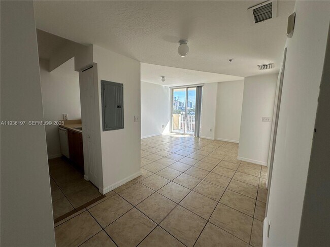 119 SW 6th Ave in Miami, FL - Foto de edificio - Building Photo