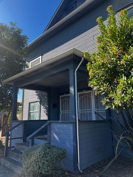 425 Davis St in Santa Rosa, CA - Building Photo