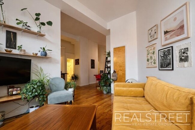 Designer Loft | 2 Bed / 2 Bath | ~1,000 SF | 12’ Wood Ceilings | Prime Prospect Heights in Brooklyn, NY - Building Photo - Building Photo