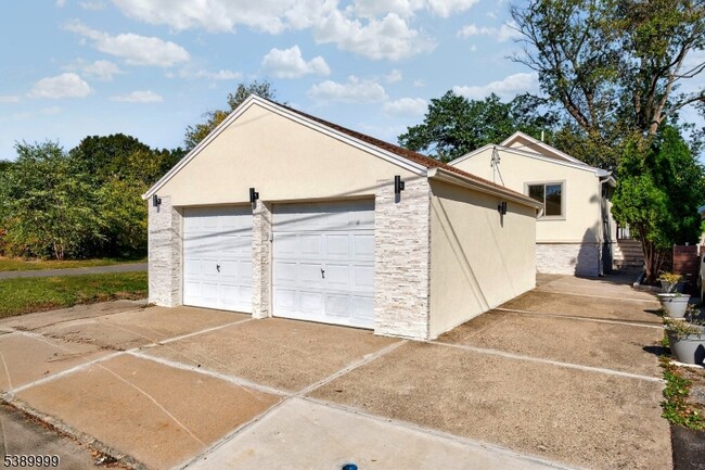 3 Barber St in Little Falls, NJ - Building Photo - Building Photo