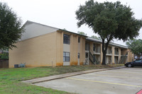 Westminster Garden Apartments in Denton, TX - Foto de edificio - Building Photo