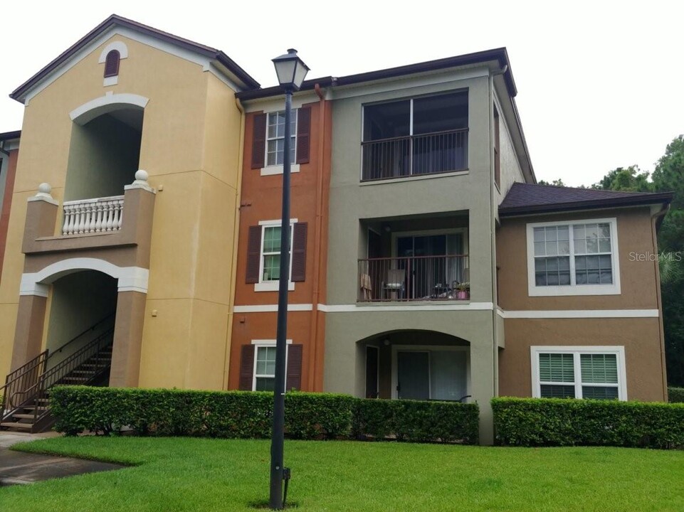 802 Crest Pines Dr, Unit 837 in Orlando, FL - Building Photo