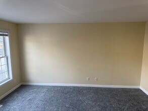 8 Intervale Ct in Hudson, NH - Building Photo - Building Photo