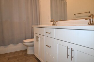 9905 Summerton Cir in Elk Grove, CA - Building Photo - Building Photo