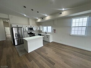 14 Nelson Pl, Unit 2 in Irvington, NJ - Foto de edificio - Building Photo