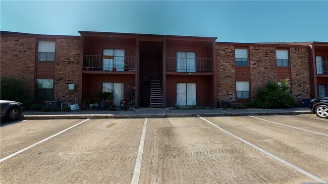 property at 904 University Oaks Blvd