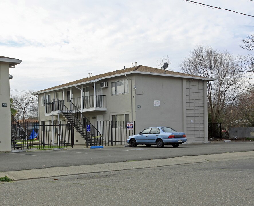 3904 42nd Ave in Sacramento, CA - Foto de edificio