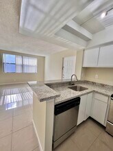 752 Executive Center Dr in West Palm Beach, FL - Building Photo - Building Photo