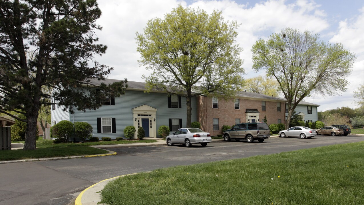 Williamsburg on the Lake in Elkhart, IN - Building Photo