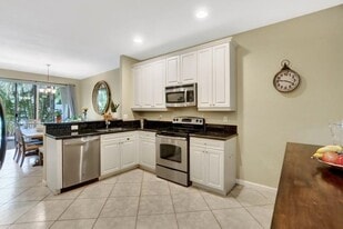 117 E Prive Cir in Delray Beach, FL - Building Photo