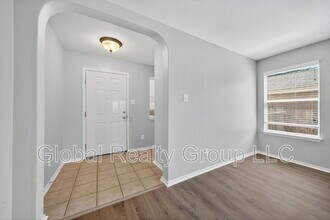 10411 Artesia Wells in Universal City, TX - Building Photo - Building Photo