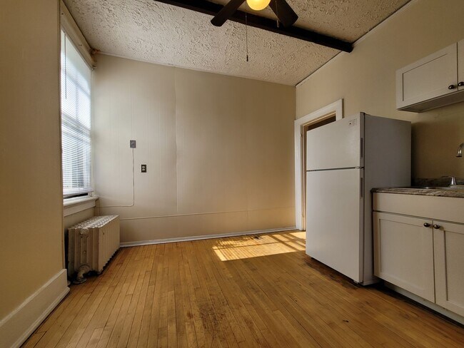 1309 Cass in Milwaukee, WI - Foto de edificio - Interior Photo