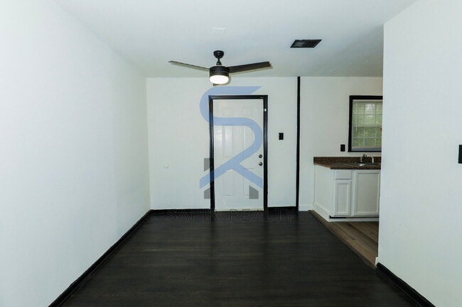 836 Bolton Rd NW in Atlanta, GA - Foto de edificio - Building Photo