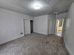 2004 Adams Ave in La Grande, OR - Building Photo - Building Photo