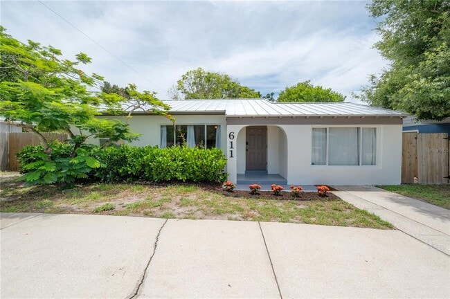 611 S Highland Ave