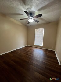 1665 Driftwood Dr in Seguin, TX - Foto de edificio - Building Photo