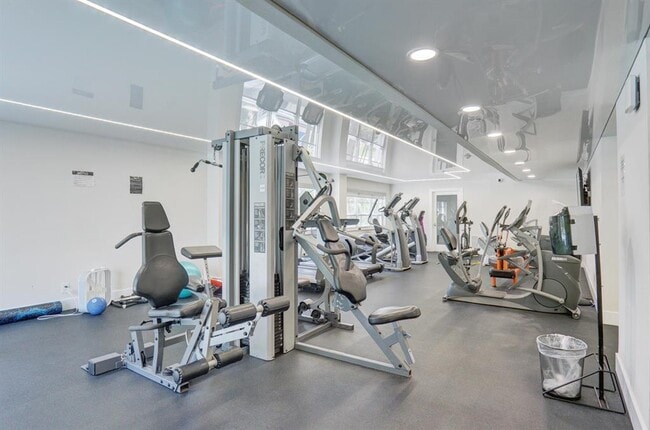 340 Sunset Dr, Unit 505 in Fort Lauderdale, FL - Building Photo - Building Photo