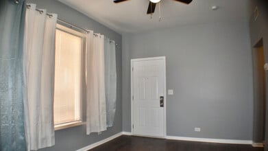 5735 S Calumet Ave in Chicago, IL - Building Photo - Building Photo