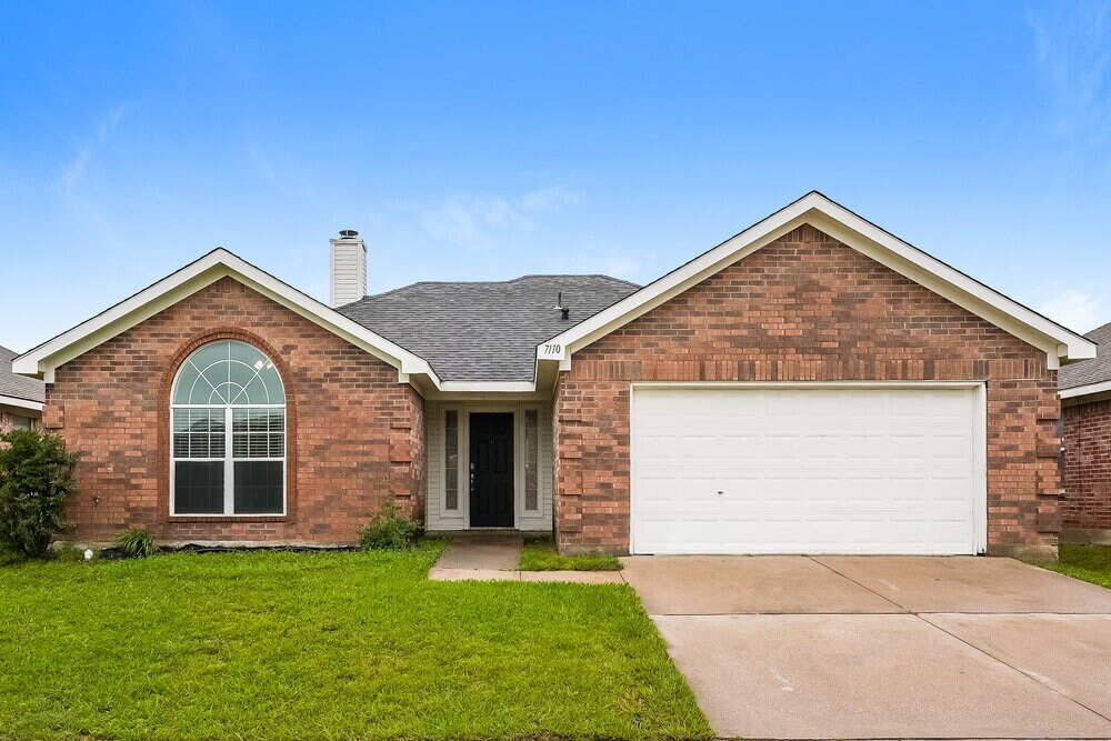 7110 Myna Dr in Arlington, TX - Building Photo