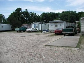 7380 Moline St in Houston, TX - Building Photo - Other