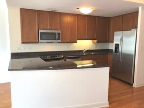 130 N Garland Ct in Chicago, IL - Building Photo - Building Photo