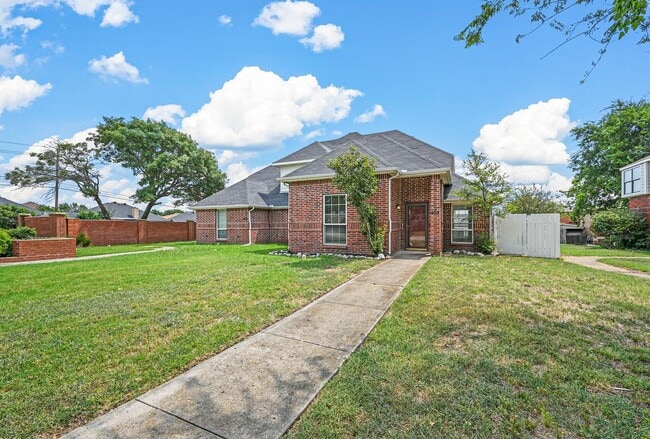 900-902 Wentwood Dr in Desoto, TX - Building Photo - Building Photo