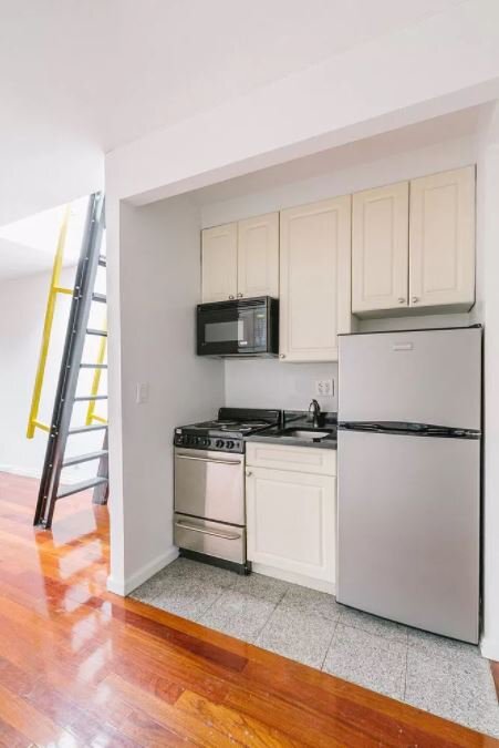 237 W 14th St in New York, NY - Building Photo - Building Photo