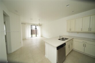 10457 NW 61st St in Doral, FL - Building Photo - Building Photo