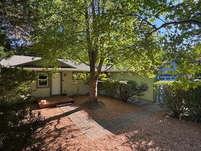 7501 Lynch Rd in Sebastopol, CA - Building Photo - Building Photo
