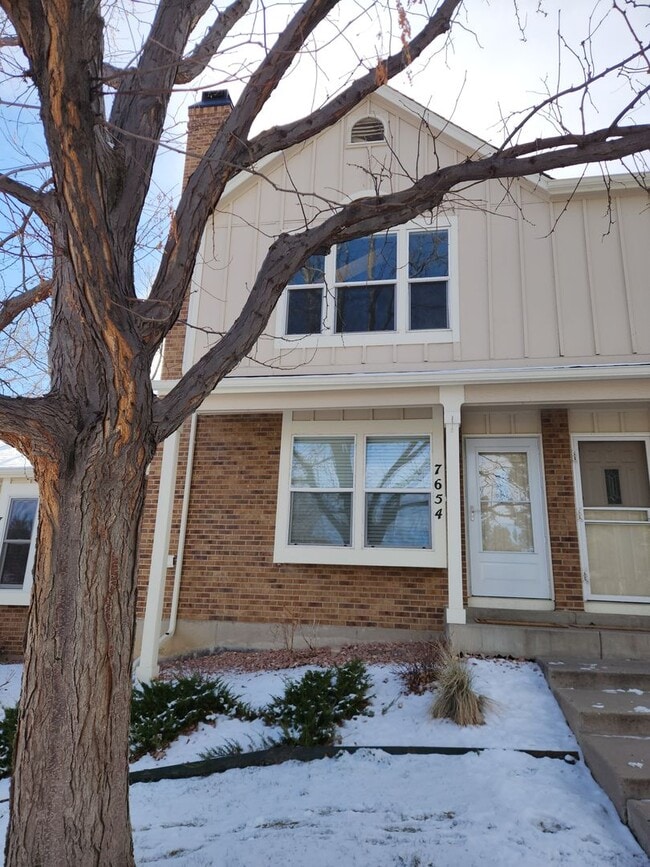 7654 S Steele St in Centennial, CO - Foto de edificio - Building Photo