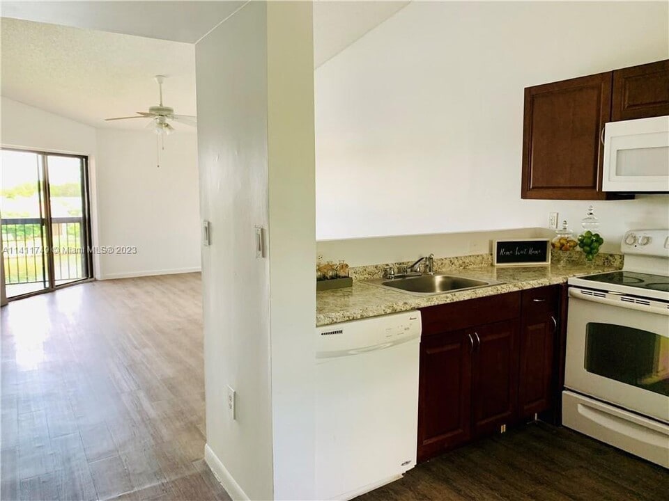 9921 Nob Hill Ln Photo