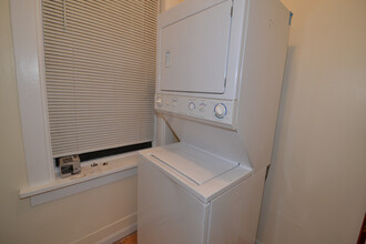 2031 Moffat W St, Unit 2 in Chicago, IL - Foto de edificio - Building Photo