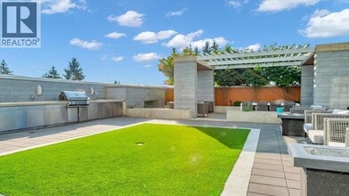 652 Whiting Way in Coquitlam, BC - Building Photo - Building Photo