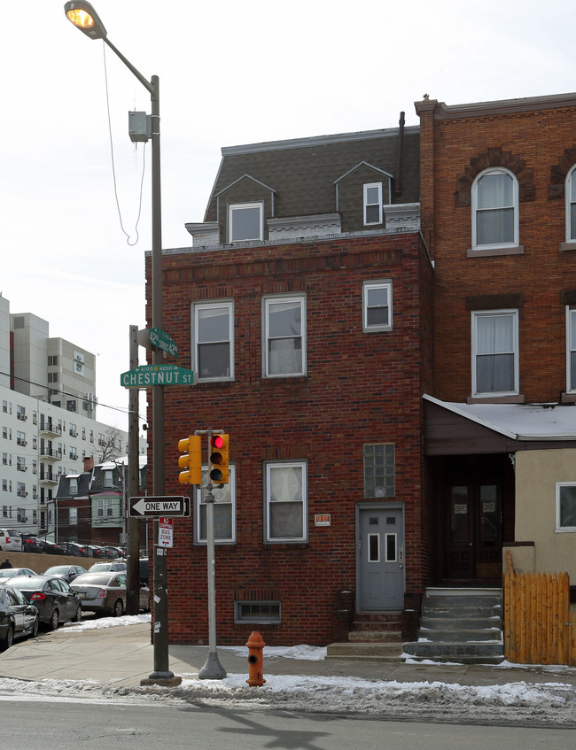 4200 Chestnut St in Philadelphia, PA - Foto de edificio - Building Photo