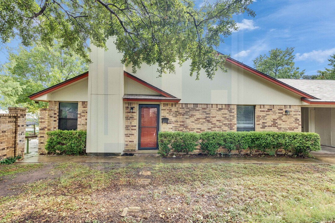 3002 Breeze Terrace in Austin, TX - Building Photo