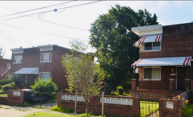 5703 18th Ave in Hyattsville, MD - Foto de edificio - Building Photo