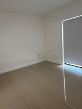 423 E 27th St in Hialeah, FL - Foto de edificio - Building Photo