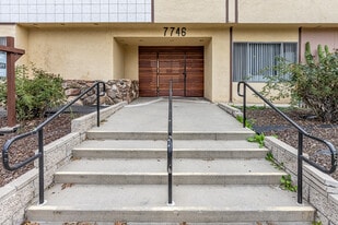 Bright Manor in Whittier, CA - Building Photo