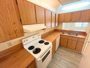 843 Twin Lakes Dr in Coral Springs, FL - Building Photo - Building Photo