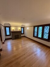 332 E Schiller St, Unit 330 E Schiller St. in Milwaukee, WI - Building Photo - Building Photo
