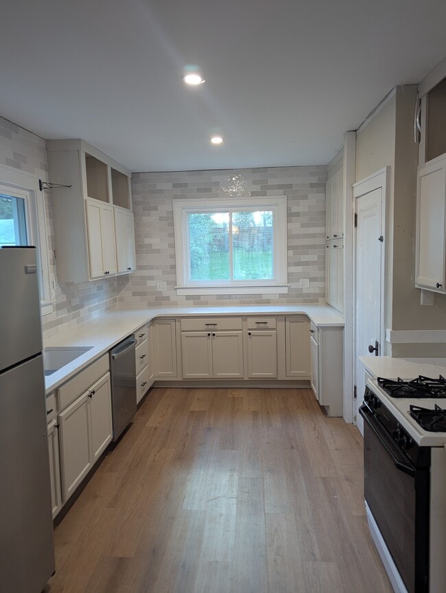 701 Burke Ave NE