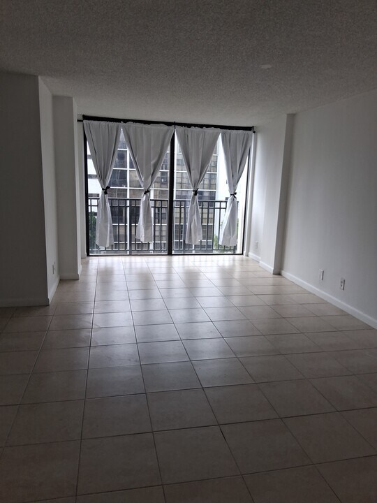 17021 N Bay Rd, Unit 767 in Sunny Isles Beach, FL - Building Photo