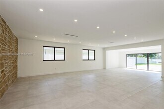 18831 NE 18th Ave in Miami, FL - Building Photo - Building Photo